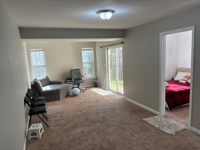 Foto del edificio - 2507 Oak Tree Ln