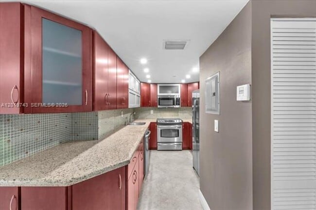 Photo - 2401 Collins Ave cu-1807 Apartment