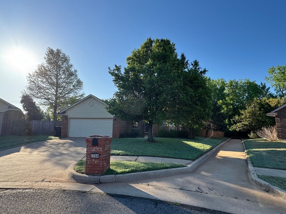 Primary Photo - Spacious 4BR House in Oklahoma City & Deer...