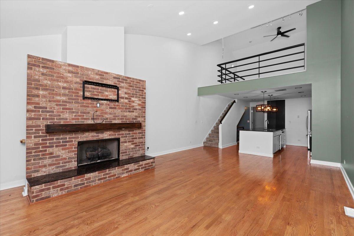 Foto principal - 3 bedroom in Chicago IL 60618