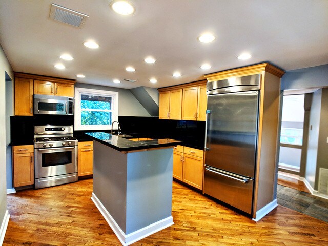 Foto del edificio - 8412 River Way
