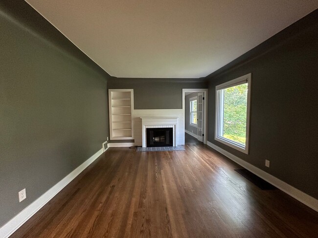 Building Photo - Single Family - East Grand Rapids Schools!