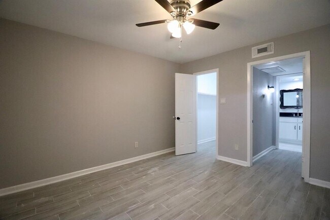 Building Photo - 5929 Queensloch Dr