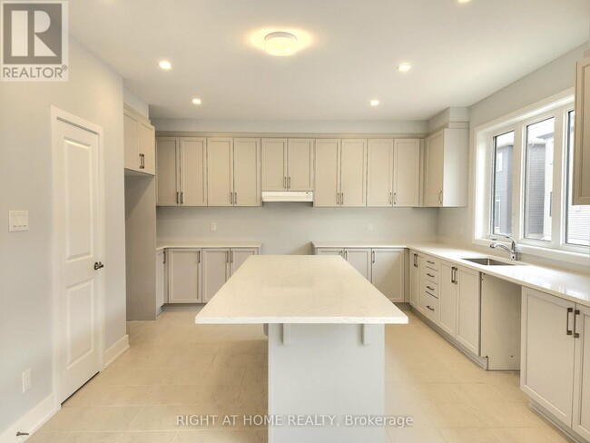 Building Photo - 615 Cygnus St