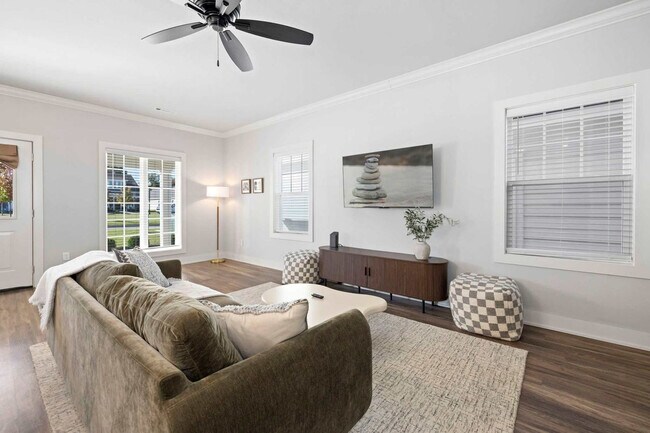 Foto del edificio - 913 NE Hts Ln