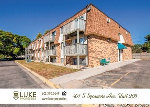 Building Photo - 401 S Sycamore Ave