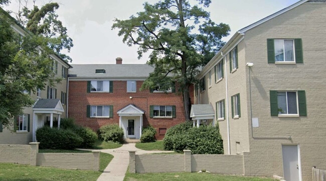 Foto del edificio - Greenbrier Apartments