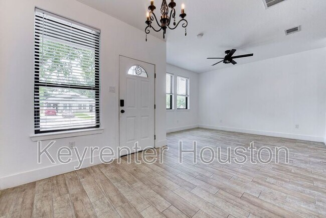 Foto del edificio - 5121 Southwind St