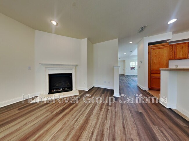 Foto del edificio - 4050 Copper Lake Way