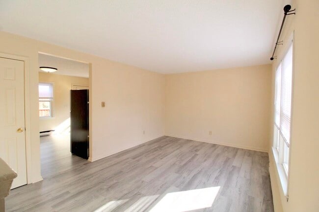 Building Photo - 405 Sherando Ct