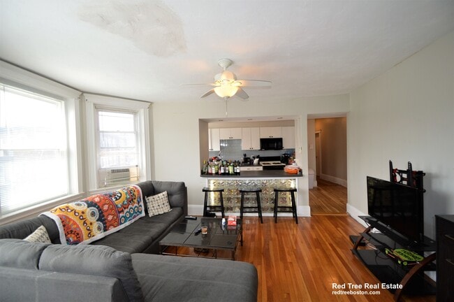 Foto del edificio - 83 Glenville Ave