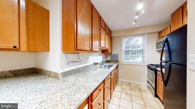 Building Photo - 4402 N Pershing Dr