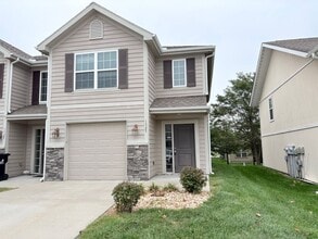 Building Photo - 1525 NE Erin Ct