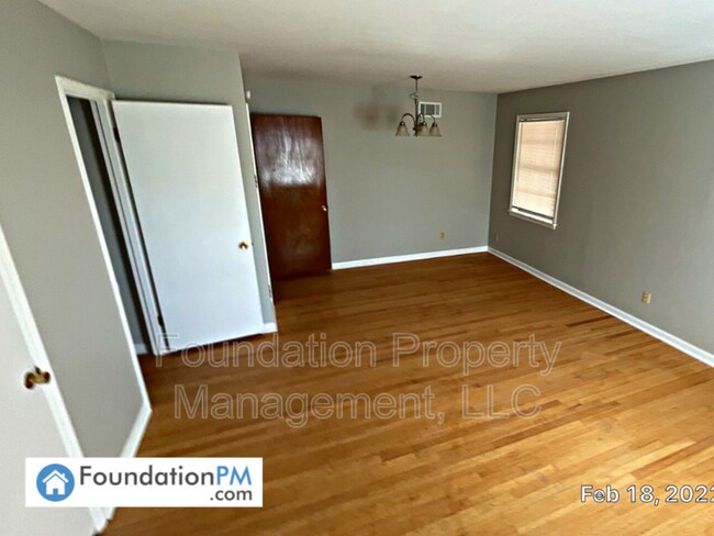 Building Photo - 4844 Summerlane Ave
