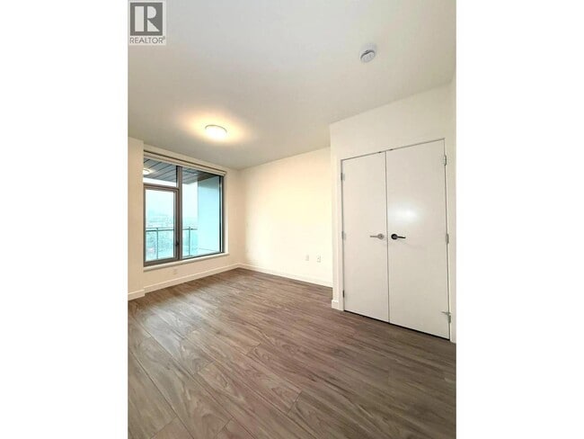 Building Photo - 755 Harbourside Dr