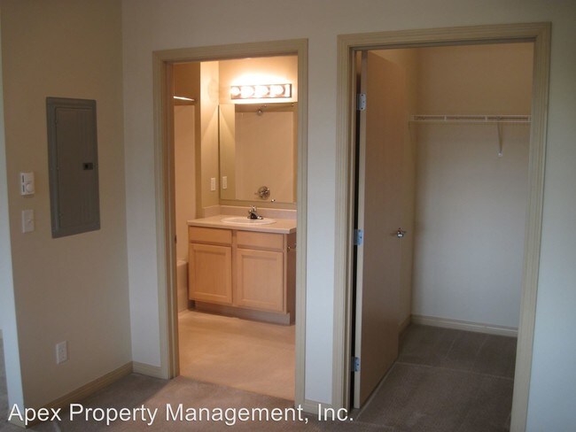 Building Photo - 512 Tremont Ave