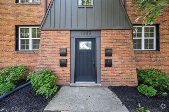 Building Photo - 1383 Eastview Ave