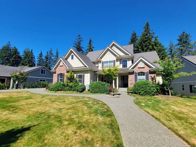 Building Photo - Gorgeous, Luxurious, Spacious Lakefront Ho...