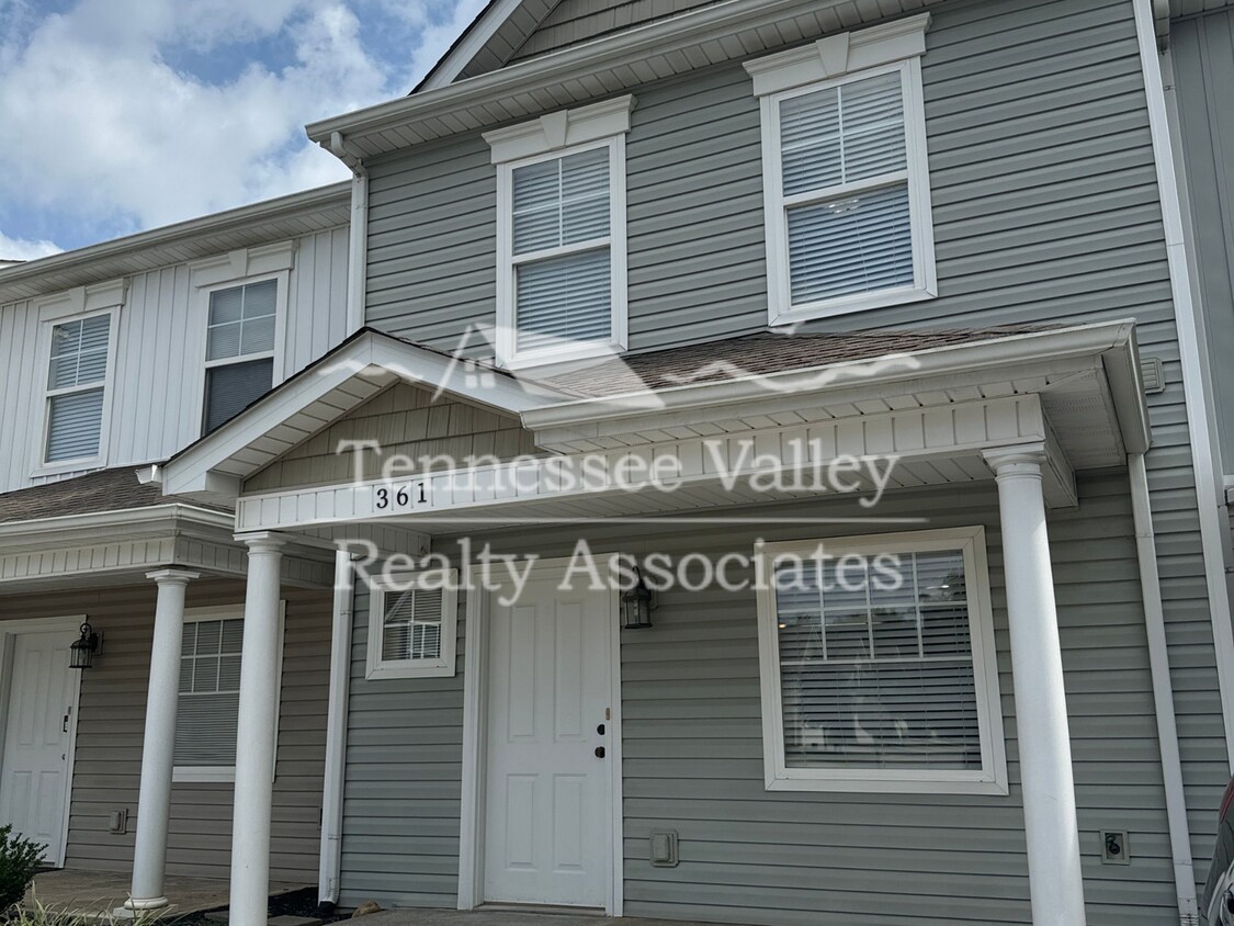 Primary Photo - MOVE IN READY! Spacious and updated 2 bed,...