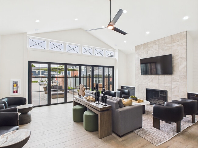 Building Photo - The Rail at 1380