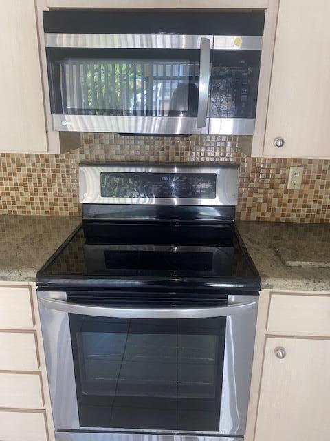 Foto del edificio - 4701 Roxbury Ct