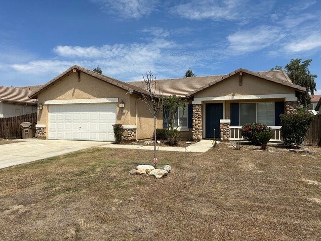 Foto del edificio - 3 Bed, 2 Bath Home with Spacious Backyard!
