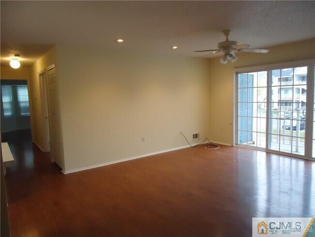 Foto del edificio - 28 Pembrook Ave