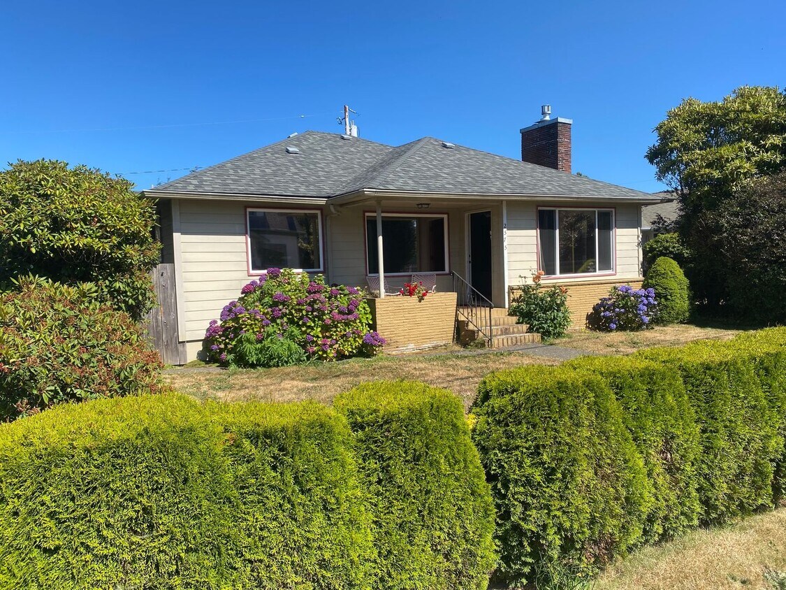Primary Photo - Sheridan Avenue Duplex