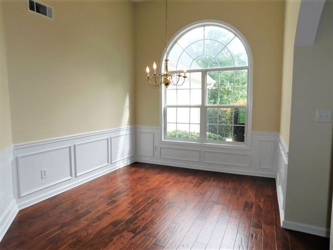 Building Photo - Ranch Home with a Bonus Room