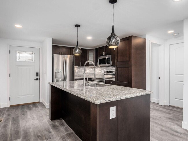Building Photo - 3531 Sunset Dr