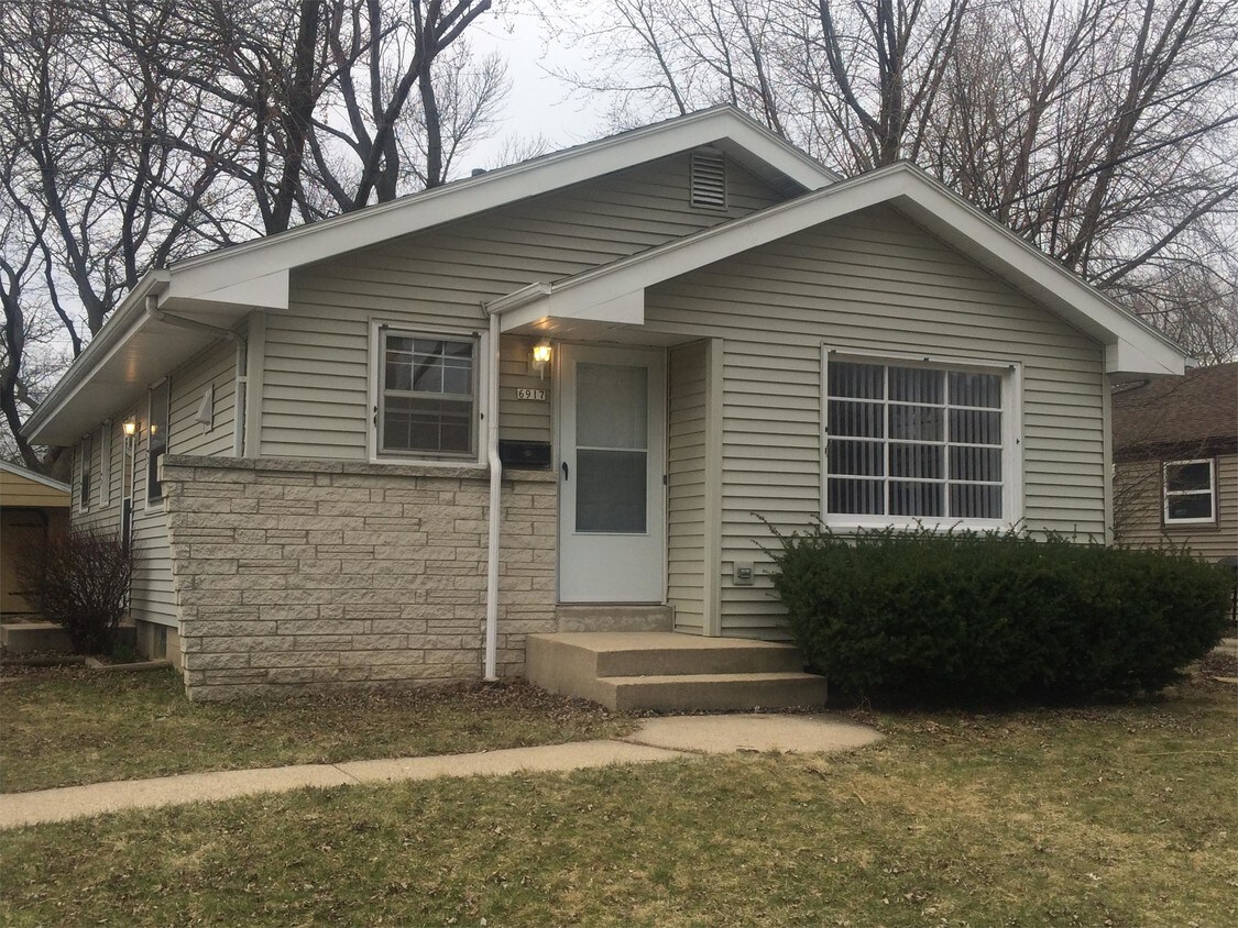 Primary Photo - 6917 N Darien St