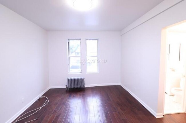 Foto del edificio - 1 bedroom in Jamaica NY 11420