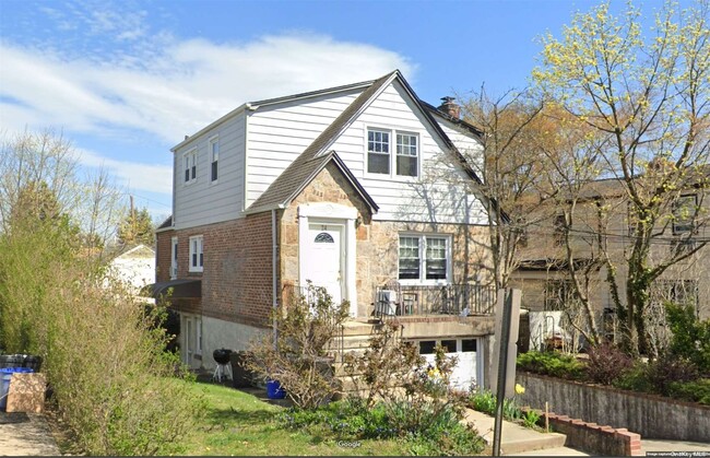 Building Photo - 24 Marwood Rd S