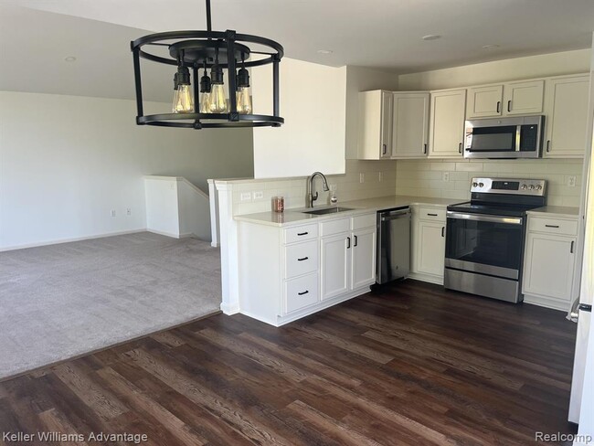 Building Photo - 47655 Pembroke Dr