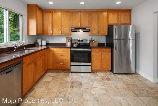 Building Photo - 7 br, 4 bath House - 9852 Arrowsmith Ave S