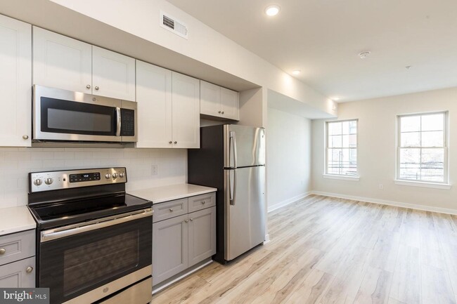 Kitchen - View 2 - 2039 N 3rd St