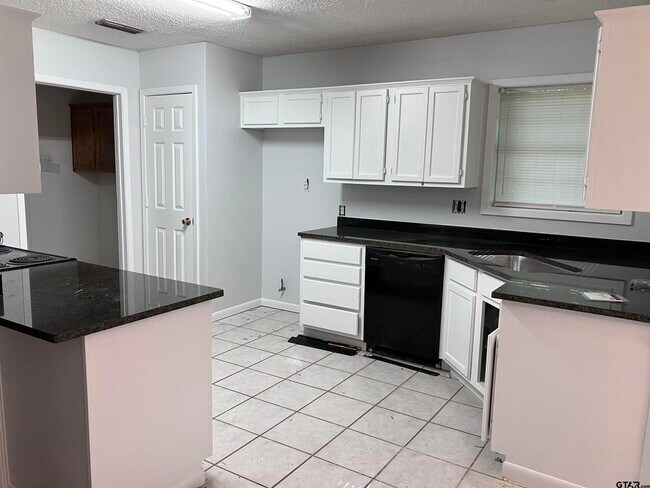 Building Photo - 10387 Creek Bend Dr