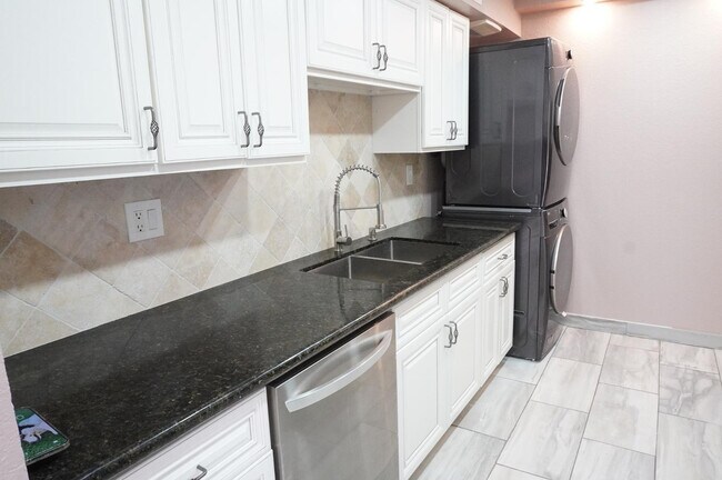 Foto del edificio - 10444 N 69th St