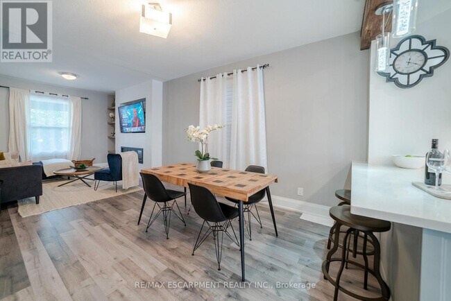 Building Photo - 189 Lottridge St