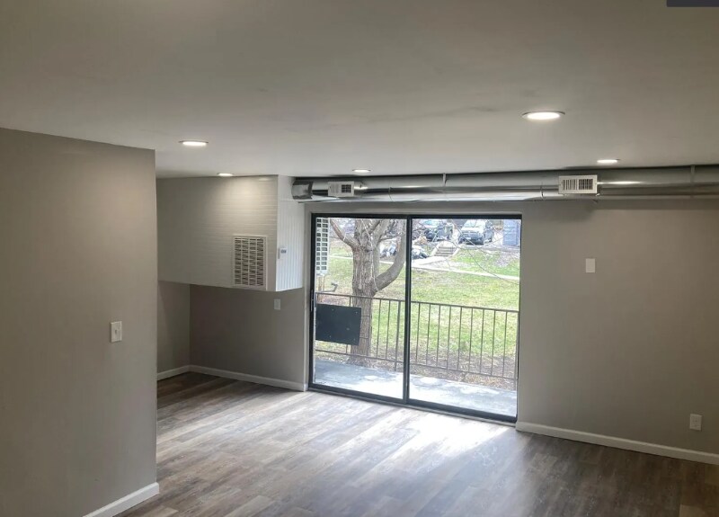 Photo - 17500 Euclid Ave (Cleveland, OH)