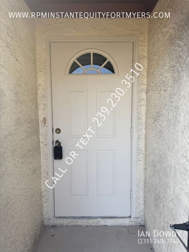 Building Photo - 3024 Santa Barbara Blvd