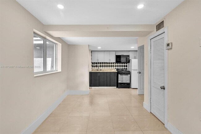 Foto del edificio - 921 NW 110th St