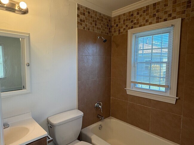 Foto del edificio - 2203 Highland St