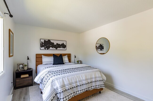 Building Photo - The Oaks | 1-Bedroom Unit