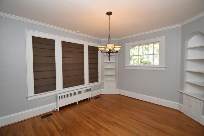 Building Photo - 509 Sunset Dr