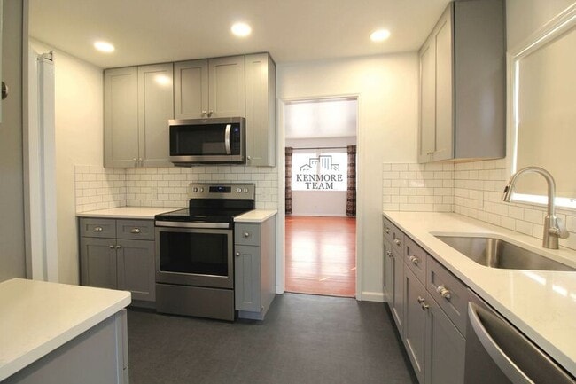 Building Photo - 1302 Wilson St