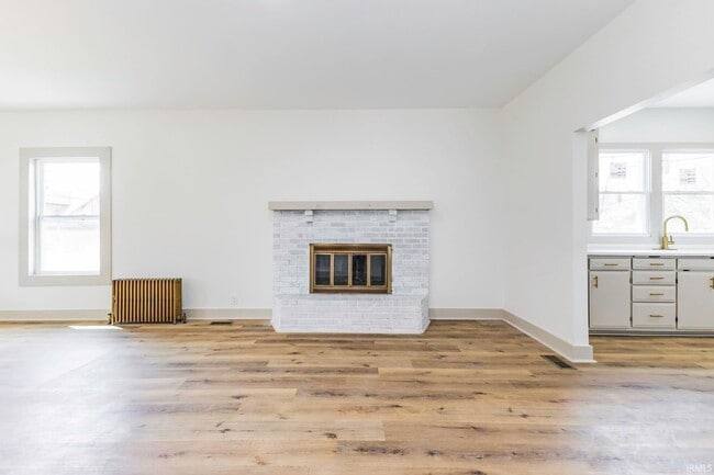 Building Photo - 400 E Highland Ave