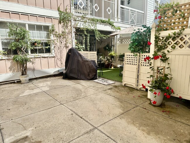 Building Photo - Studio Apartment in Downtown Bluffton Vill...