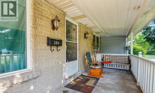 Building Photo - 304 FIRST Avenue Unit# UPPER