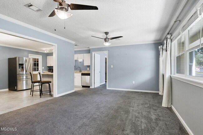 Building Photo - 151 Linda Cir